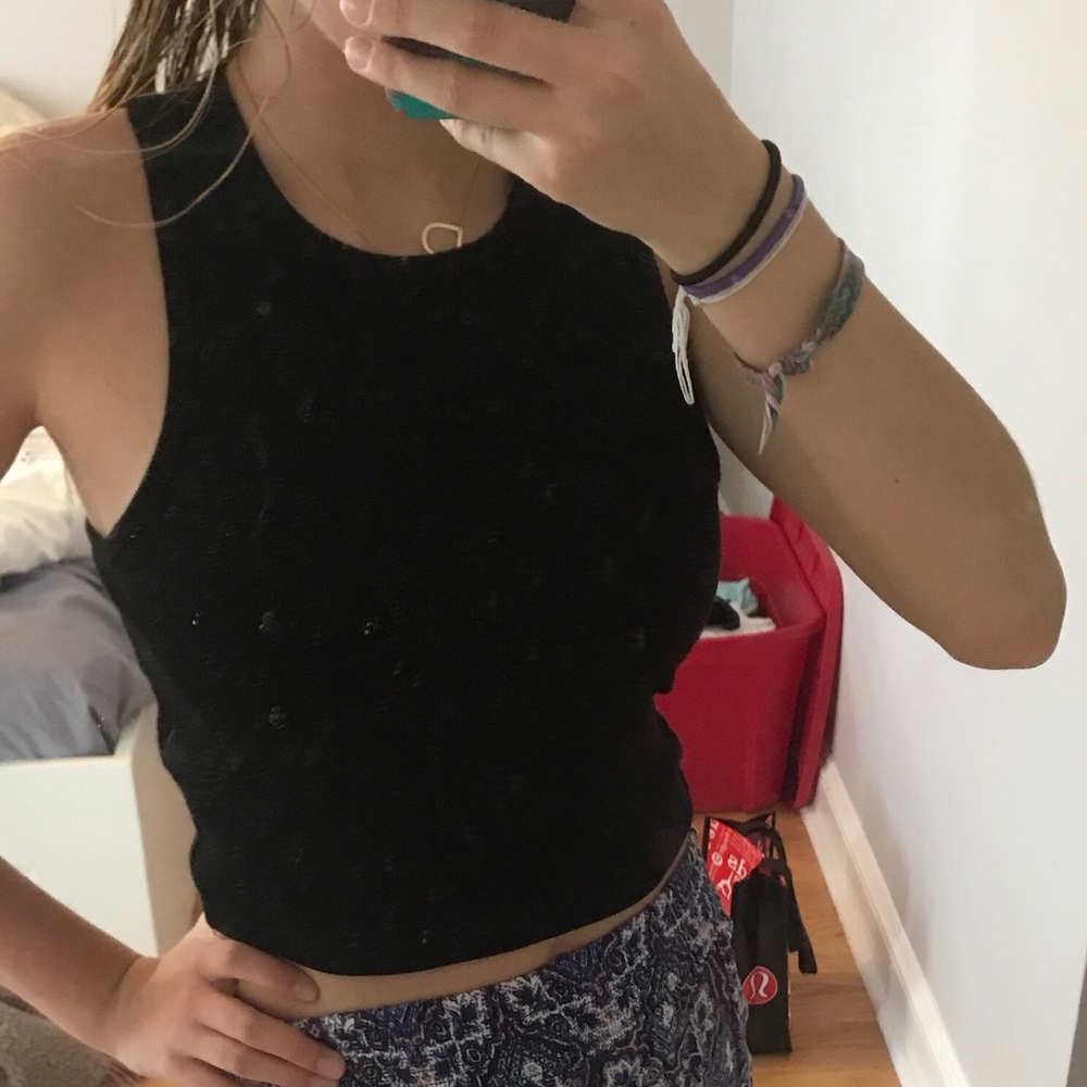 black ribbed cropped tank top